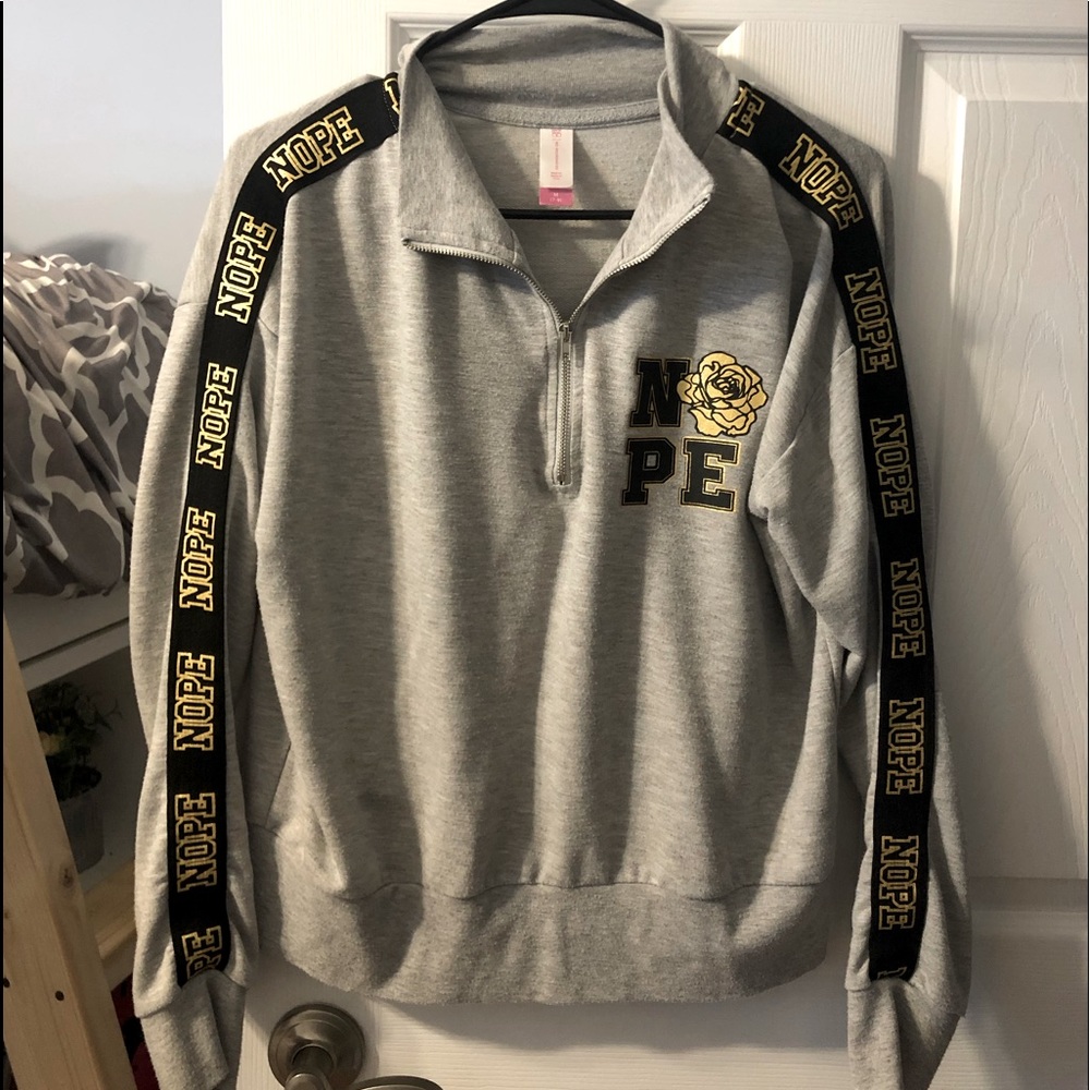 Women’s zipped up sweatshirt
